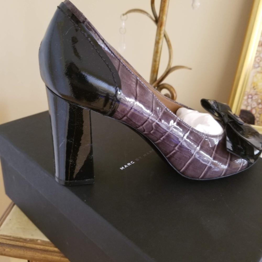 Marc Jacobs womans croco shoes - never worn